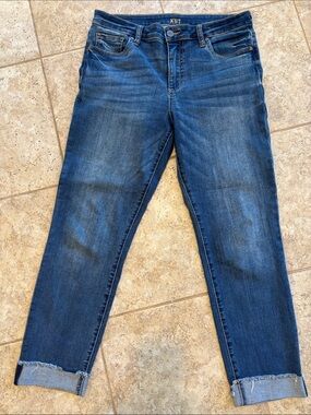 Kut from the Kloth Medium Blue Cropped Skinny Jeans size 8